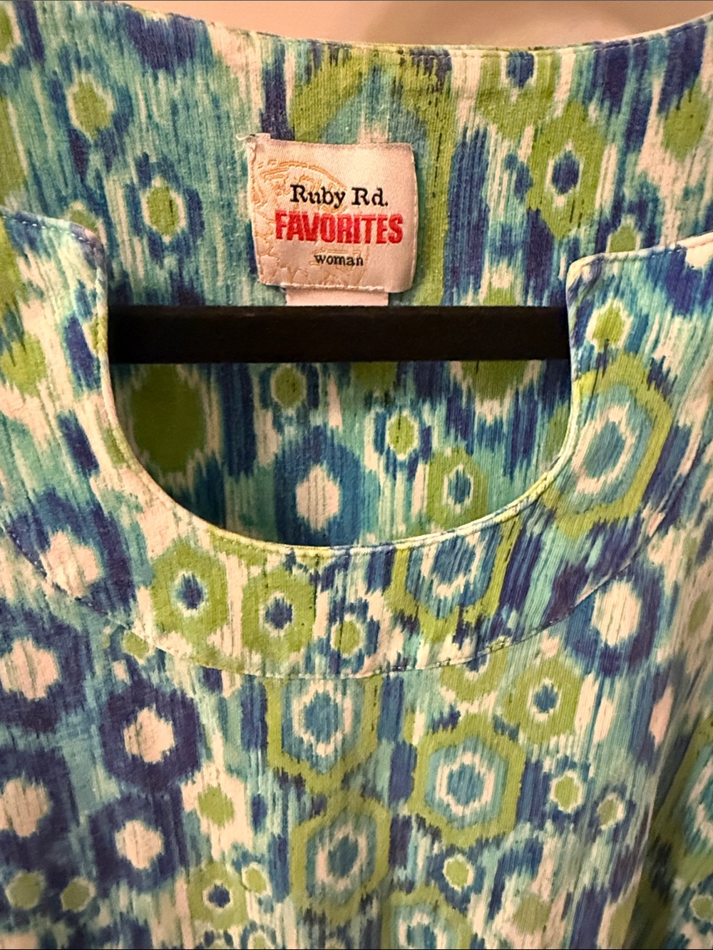 Ruby Reds Favorites, 2X blue-Green Patterned Women's Top Horseshoe neckline - Picture 3 of 5